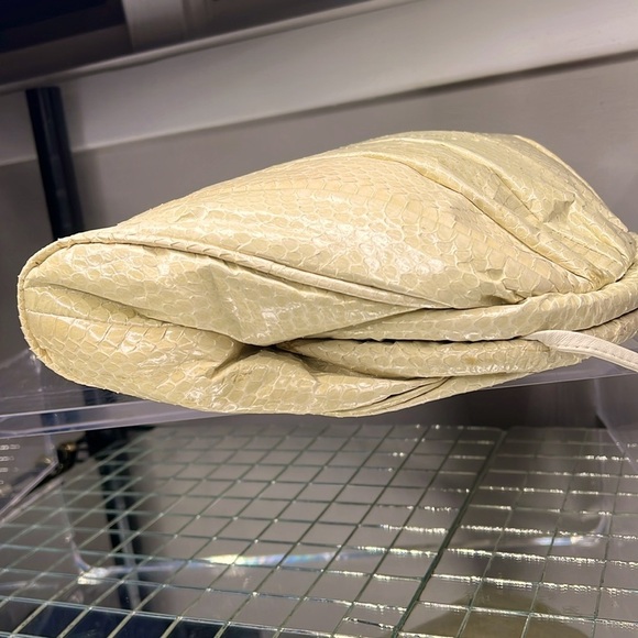 Viva Cream Snakeskin Vintage Bubble Bag Crossbody Clutch - Picture 9 of 13